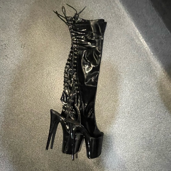 Worn 8inch Pleaser open-toed thigh high boots - Picture 4 of 8